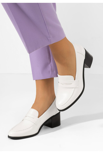 B T Shoes Bílé mokasíny na podpatku Sereya