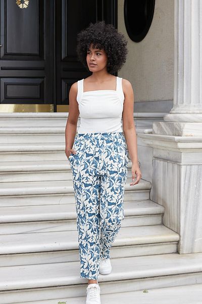Jument Women's Patterned High Waist Elastic Waist Side Pockets Skinny Leg Relaxed Cut Pants-Blue Flower
