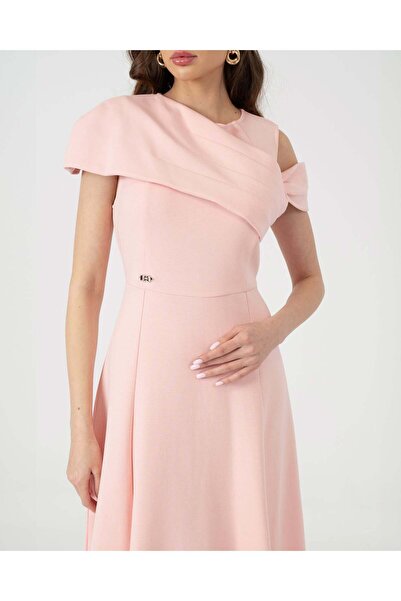 UO Dresses فستان كلاسيكي جديد باللون الوردي