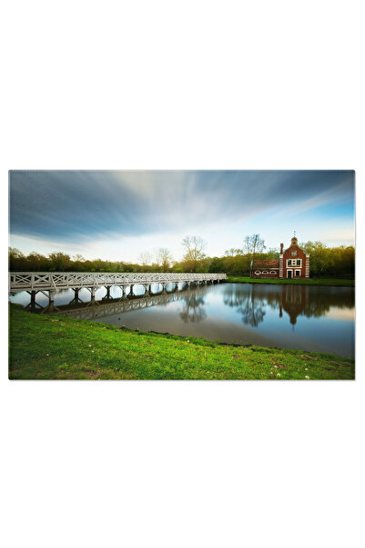 StoryGift Romania Tablou Canvas - Biserica Langa Lacul Din Ungaria - Arhitect...