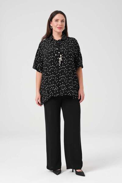 Gemko طقم بنطلون وبلوزة وياقة قميص مع إكسسوارات قلادة منقطة - أسود