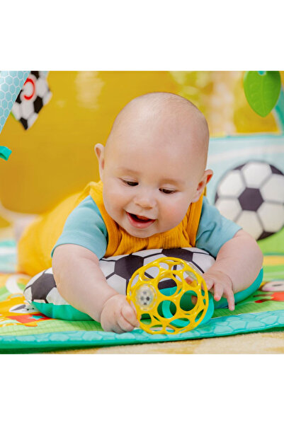 Bright Starts لعبة كرة السلة "جريب آند ركل" مع ألعاب مستوحاة من كرة القدم | للأعمار من 0 سنوات فما فوق