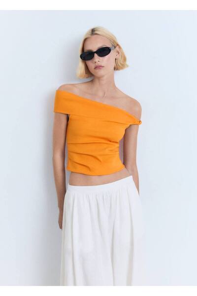 MANGO Woman Ασύμμετρη μπλούζα χωρίς λουράκια