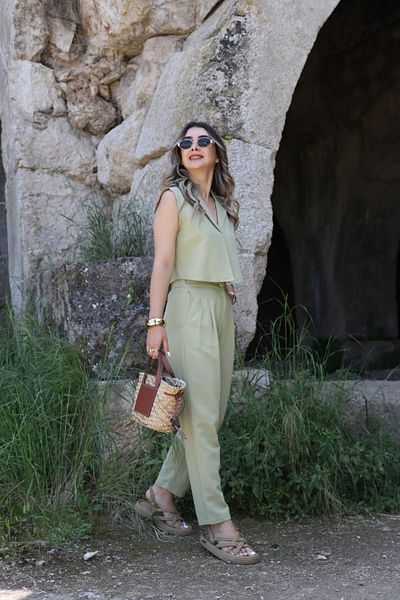bytugcekaya Σετ λινό καρότο με πράσινο γιλέκο φυστικιού