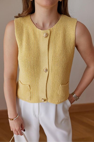 Askı Nişantaşı Yellow Gold Button Detailed Knitted Vest with Two Front Pockets