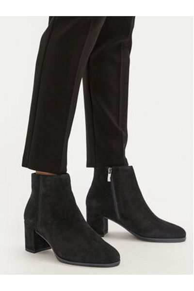CLARKS Ghete Clarks pentru femei până la gleznă 261747594 negre