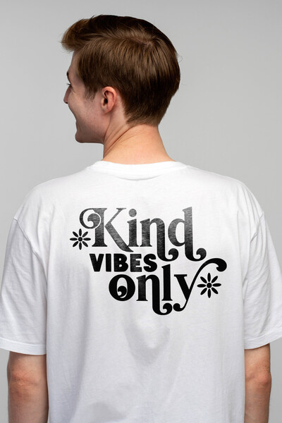 StoryGift Romania Tricou Barbati Cu Floricele Si Textul "kind Vibes Only" - D...