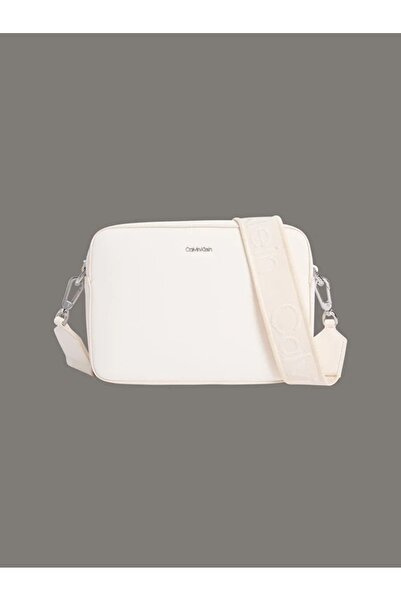 Calvin Klein حقيبة كاميرا صغيرة من CK