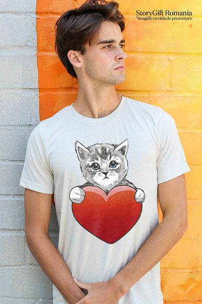 StoryGift Romania Tricou Barbati Cu Pisica Cu Ochii Albastri Tinand O Inima Mare In Mana, Dragoste, Valentin Stg
