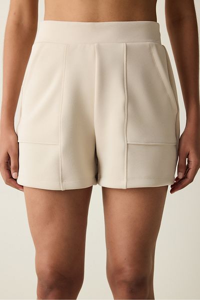 Penti Hellbeige Shorts mit Taschendetail