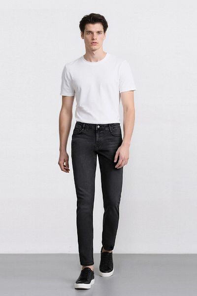 DeFacto Pedro Slim Fit Slim Fit Jeanshose mit normaler Taille und schmalem Bein D5480AX25SP