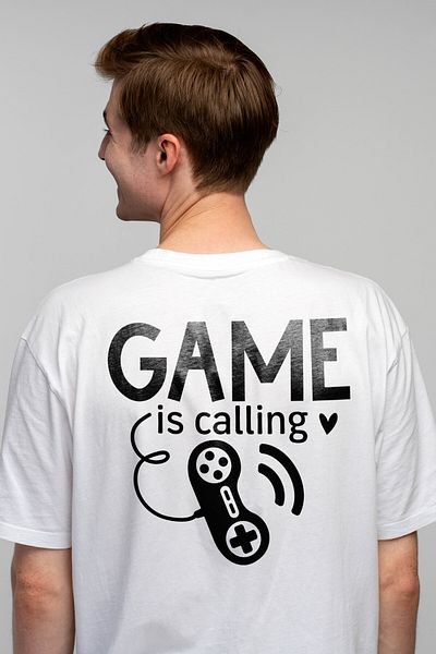 StoryGift Romania Men's T-shirt with a heart and a controller with the text "Game is calling" - the game is calling me STG