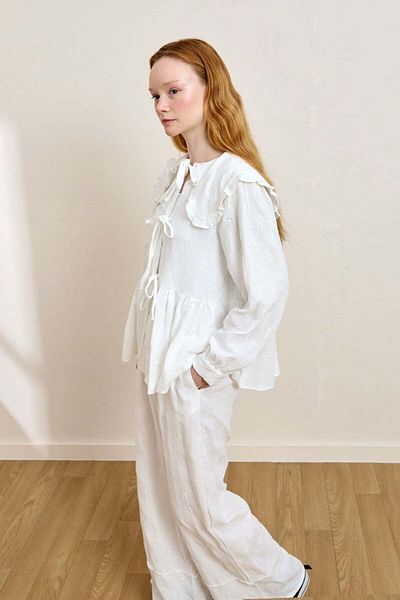 Ceylan Otantik White Scalloped Muslin Robe and Bow Blouse