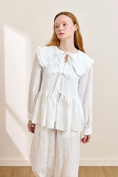 Ceylan Otantik White Scalloped Muslin Robe and Bow Blouse