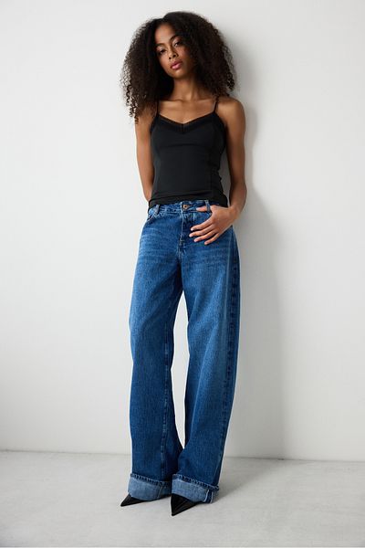 Penti Schwarzes Spitzen-Slim-Fit-Unterhemd mit V-Ausschnitt