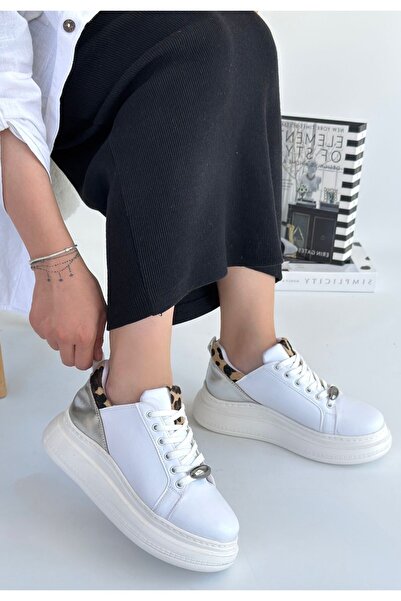 Zerenyus Gasta Білі срібні жіночі спортивні кросівки з деталями та шнурівкою