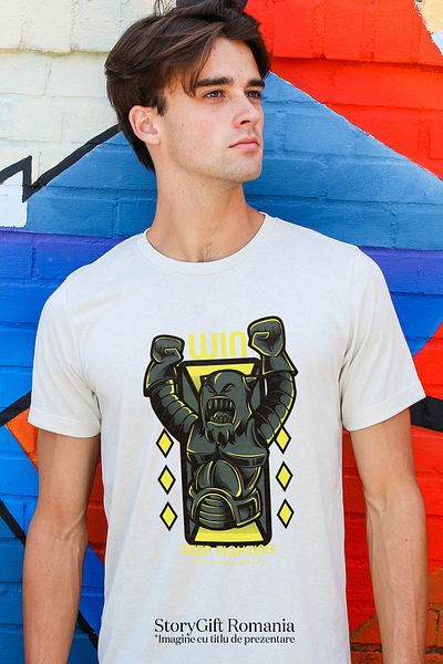 StoryGift Romania Tricou bărbătesc cu animal câștigător cu brațele sus, mănuși de box, text galben Wio, Love Stg