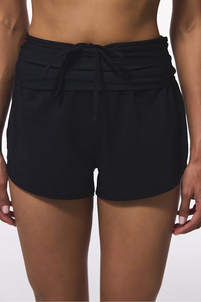 Penti Schwarze, gefaltete Badeshorts