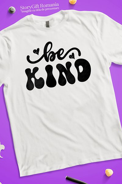 StoryGift Romania Tricou bărbătesc cu inimioare și textul în engleză „be Kind” - Be Good Help People With Imp Stg