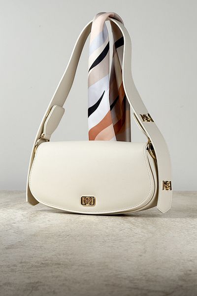 DSN Baguette Shoulder Bag with Gold Accessories – Stylish and Minimal Design