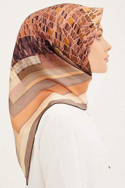 Armine Σειρά Nostalgia Silk Sura Scarf 8934DS-03 Μοτίβο με λογότυπο ΚΑΤΑΣΚΟΥΜΕΝΟ-ΜΠΕΖ