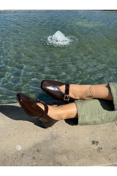 BURCU COLLECTİON Sahra Bitter Brown Wrinkled Matte Blunt Toe Belt Detailed Flat Sole Women's Ballerinas