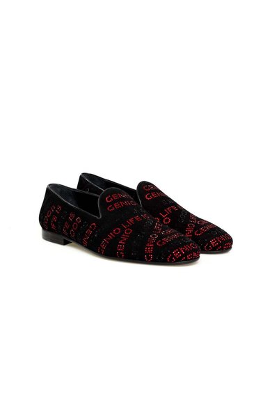 Butik CULOARE NEAGRĂ, FĂRĂ ȘIRETURI, PIELE AUTENTICĂ, PIELE DE CĂPĂTĂ, PIETRĂ...