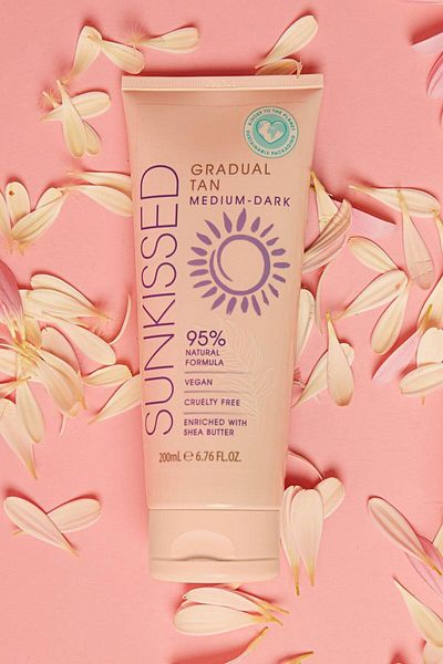 Sunkissed Gradual Tan Professional Self-tanning Lotion, 95% Ingredients, Medium-dark, 200 ml