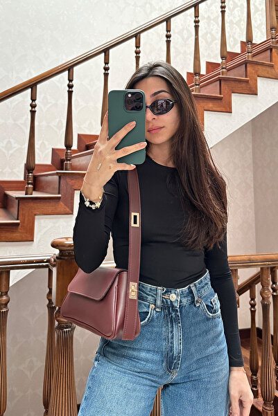 NOTHING Dámská Claret Red nastavitelný zlatý zámek s přehozem Bageta Bag Alessa