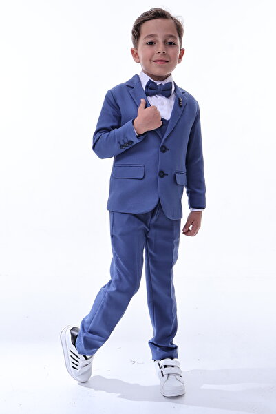 Tiril Tiril Хлопчик у костюмі.