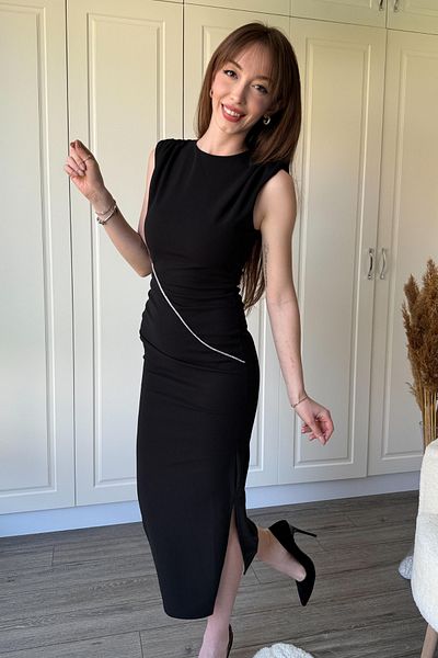 Dilay Gökoğlu Butik Μίντι μαύρο φόρεμα με λεπτομέρεια από πέτρα με σχισμή