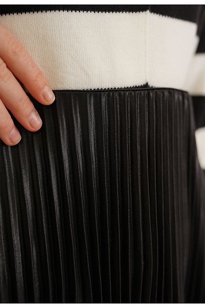 MODA Leather Look Pleated Skirt