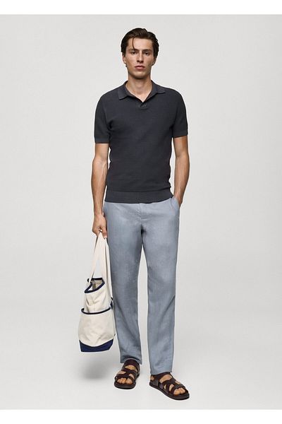 MANGO Asphaltfarbenes Herren-T-Shirt mit Polokragen 77062537