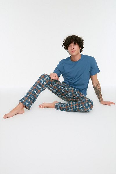 Trendyol Collection 100% бавовна темно-синя піжама в клітинку Regular Fit THMSS21PT0328