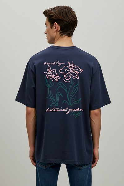 Trendyol Collection Μπλουζάκι με φλοράλ εμπριμέ Navy Blue Oversize - 100% βαμβάκι, σκληρό ύφασμα TMNSS25TS00069