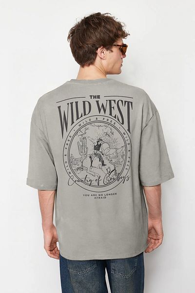 Trendyol Collection Šedé oversize bavlněné tričko s potiskem na zádech TMNSS24TS00003
