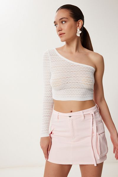 Happiness İstanbul Weiße, durchbrochene, dehnbare Strickbluse für Damen mit einer Schulter NS00430