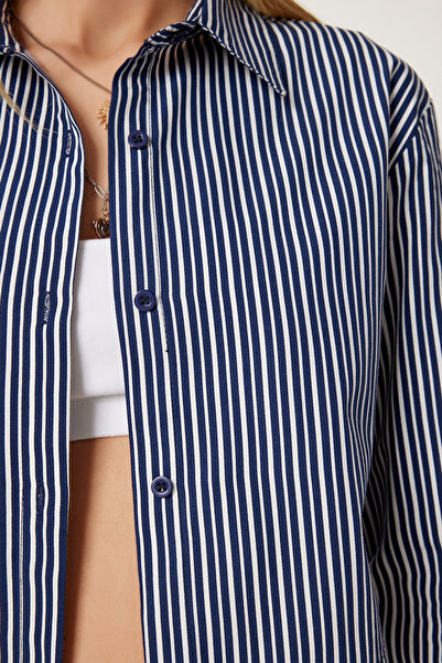 Happiness İstanbul Kadın Lacivert Çizgili Poplin Crop Gömlek CR00499