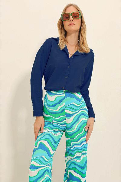Trend Alaçatı Stili Indigoblaues Basic-Viskosehemd für Damen ALC-X5442