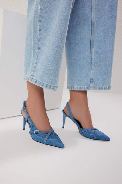 TRENDYOL SHOES Blaue Denim-Kontrastnähte mit spitzer Zehenpartie für Damen mit dünnem Absatz TAKSS25TO00105