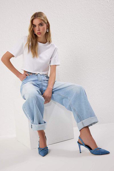 TRENDYOL SHOES Blaue Denim-Kontrastnähte mit spitzer Zehenpartie für Damen mit dünnem Absatz TAKSS25TO00105