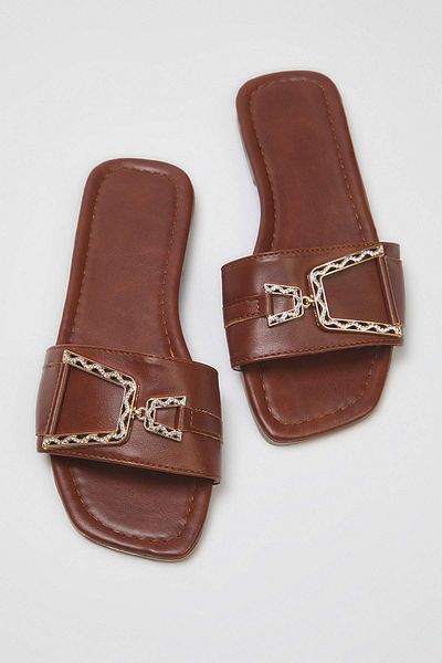 TRENDYOL SHOES Brązowe akcesorium, szczegółowe płaskie damskie stylowe kapcie TAKSS25TE00047