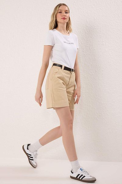 Trendyol Collection Béžové páskové prošívání Detailní džínové bermudy s vysokým pasem TWOSS25SR00196