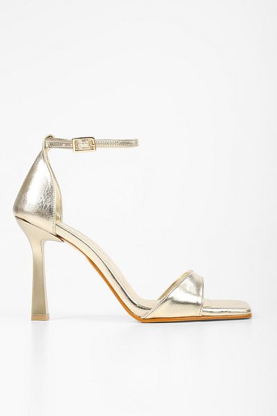 Shoeberry Γυναικεία παπούτσια Vinetta Gold με γυαλιστερό τακούνι