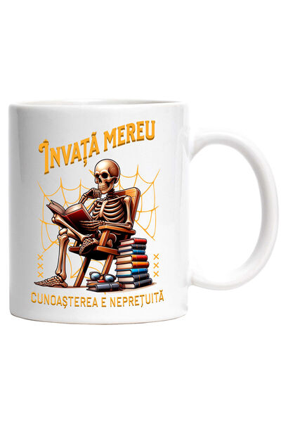 StoryGift Romania Cana cu Schelete Pe Fotoliu Cu Carte Citind, Teanc De Carti Text Invata Mereu Cu, Cu Maner Alb