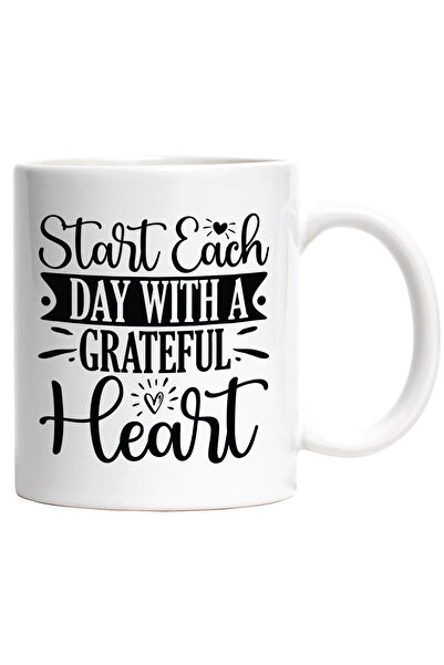 StoryGift Romania Cana cu inimioare si textul "Incepe fiecare zi cu o inima recunoscatoare" cu Man, Cu Maner Alb