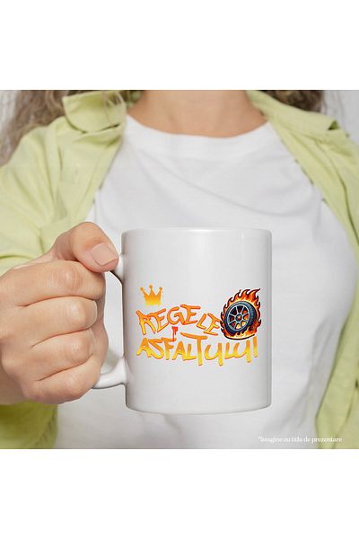 StoryGift Romania Cana Cu Coroana Regala Cu Cauciuc Masina In Flacari Text In Limba Romana Regele , Cu Maner Alb Stg