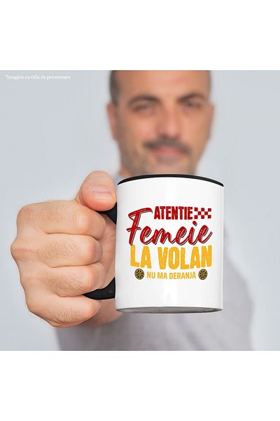 StoryGift Romania Cana cu Mesaj Colorat Roti Masina Iubitorii De Viteza Text Atentie Femeie La Vol, Cu Maner Negru