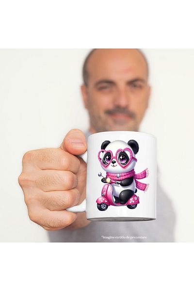 StoryGift Romania Cana cu o ursoaica Panda care conduce un scuter | plimbare | viteza | fular | oc, Cu Maner Alb