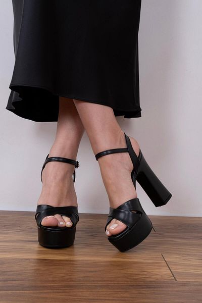 sovrana Cross Strap Detailed Thick Platform Heeled Shoes Black